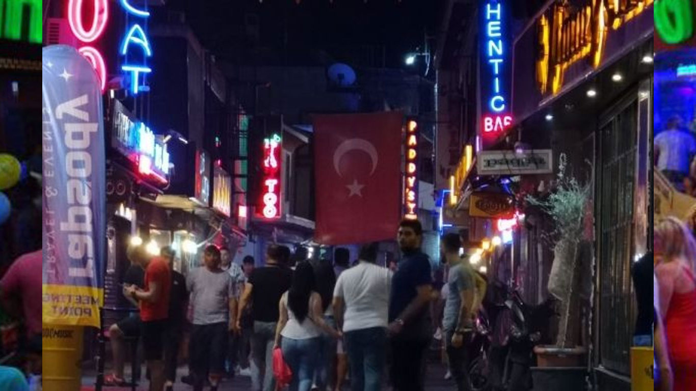 Kuşadası barlar sokağı